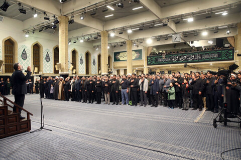 photos/La cérémonie de deuil pour le martyre de Hazrat Zahra, que Dieu le bénisse et lui accorde la paix, à Husseiniyya (RA) de l'Imam Khomeini en présence du chef de la révolution.