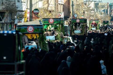 تصاویر/سنگ‌تمام مردم اراک در تشییع لاله‌های فاطمی