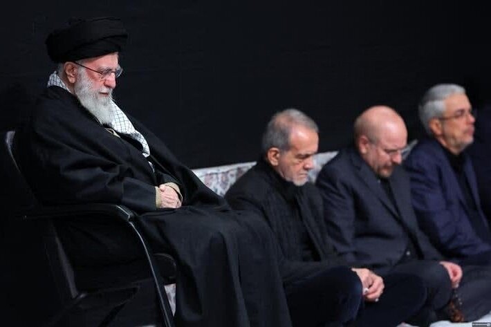 तेहरान के इमाम ख़ुमैनी इमामबाड़े में हज़रत फ़ातेमा ज़हरा के शहादत के मौक़े पर तीसरी मजलिस  तेहरान के इमाम ख़ुमैनी इमामबाड़े में हज़रत फ़ातेमा ज़हरा के शहादत के मौक़े पर तीसरी मजलिस