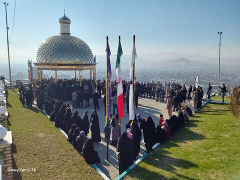 تصاویر/  تدفین پیکر شهید گمنام دفاع در یادمان شهید گمنام شهرستان بوکان