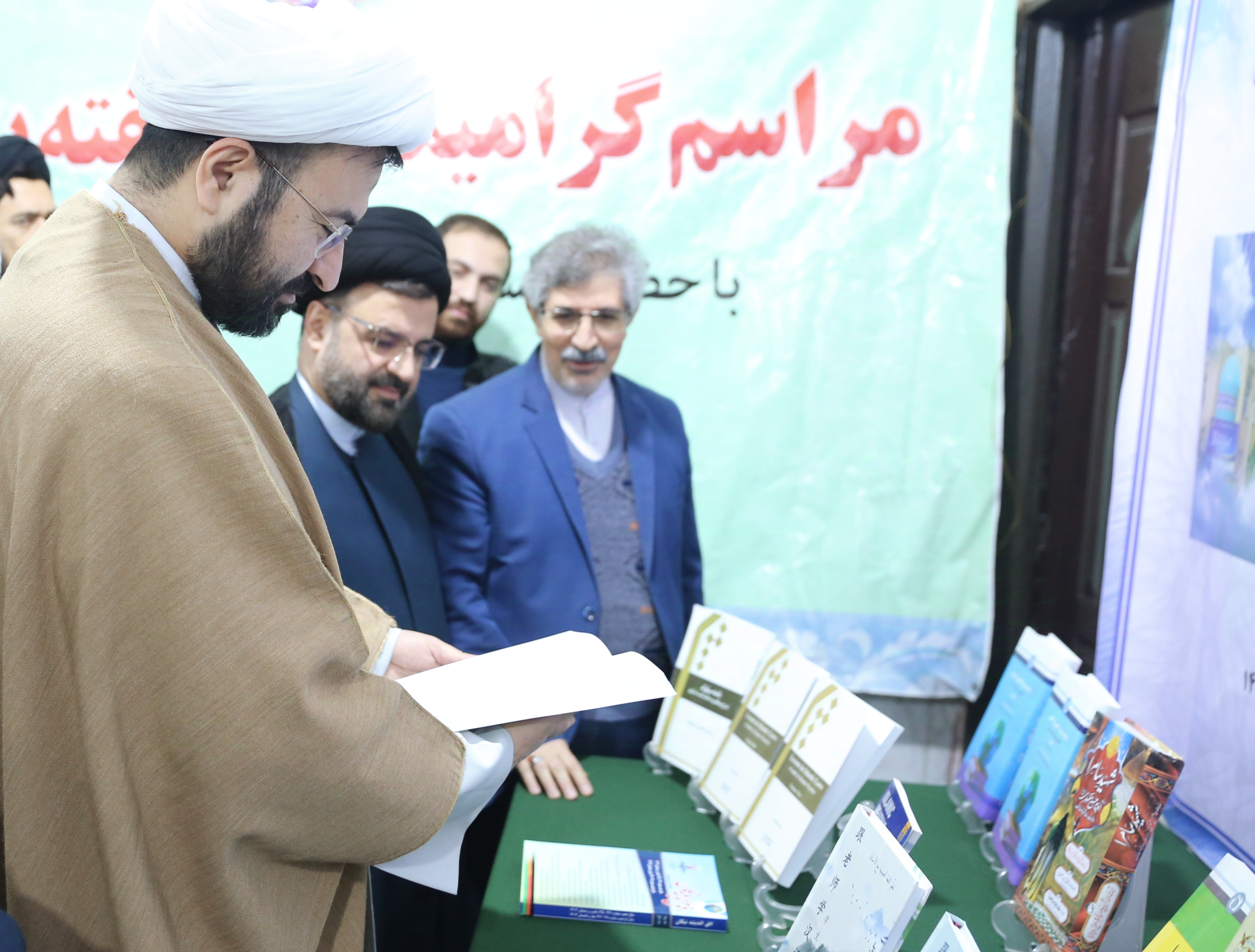 برگزاری ۳۰۰ نشست علمی به ۸ زبان در مجتمع آموزش عالی زبان و فرهنگ شناسی المصطفی