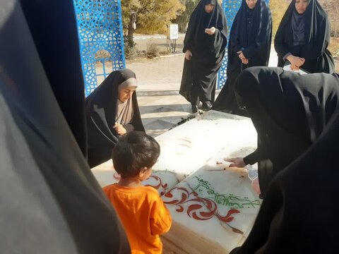 تصاویر/گلباران مزار شهدای گمنام واقع در محوطه دانشگاه آزاد اسلامی محلات