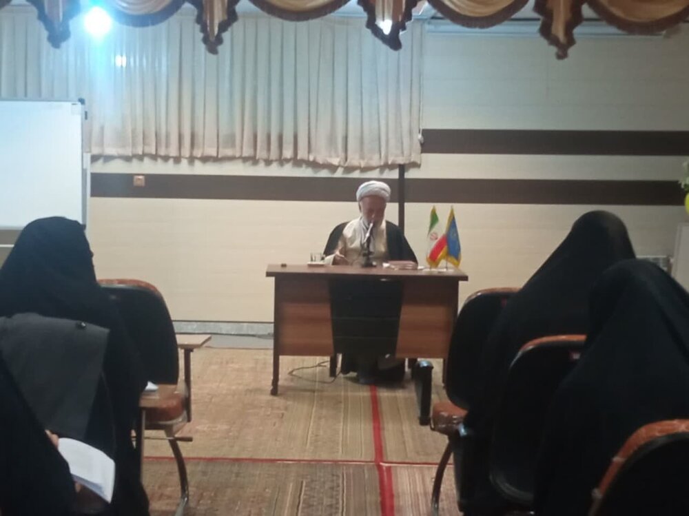 رسالت حوزههای علمیه تبیین فرهنگ قرآن و اهل بیت(ع)است