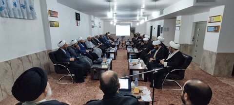 تصاویر نشست هم اندیشی ائمه جمعه لرستان