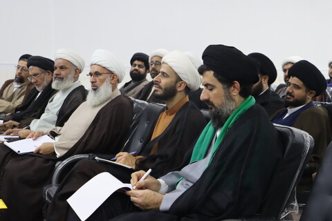 نشست تخصصی بامحوریت استفتائات جدید و خمس ویژه گروه های هدف "مبلغین طرح هجرت، امین و آموزش و پرورش" در خوزستان