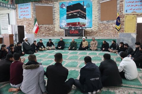 تصاویر/  اردوی یک روزه طلاب مدرسه علمیه امام خمینی (ره) ارومیه در پادگان آموزشی مالک اشتر