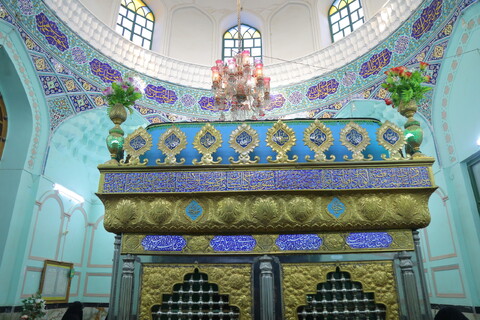 تصاویر/مراسم غبارروبی ضریح مطهرامامزاده سلطان محمدشریف(ع) توسط طلاب واساتید مدرسه علمیه امام صادق  (ع)