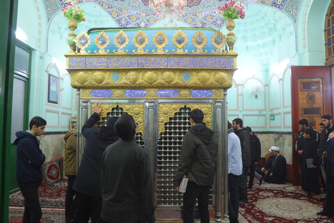 تصاویر/مراسم غبارروبی ضریح مطهرامامزاده سلطان محمدشریف(ع) توسط طلاب واساتید مدرسه علمیه امام صادق  (ع)