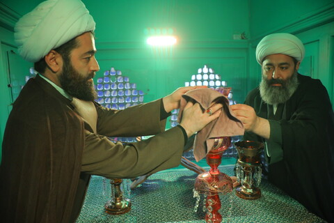 تصاویر/مراسم غبارروبی ضریح مطهرامامزاده سلطان محمدشریف(ع) توسط طلاب واساتید مدرسه علمیه امام صادق  (ع)