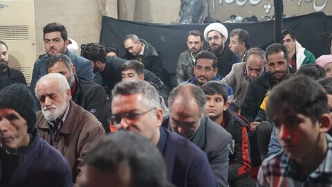 تصاویر/ سخنرانی امام جمعه  خوی در مراسم اختتامیه نمایشگاه کوچه های بنی هاشم  این شهرستان