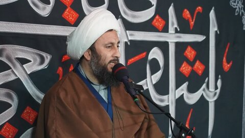 تصاویر/ سخنرانی امام جمعه  خوی در مراسم اختتامیه نمایشگاه کوچه های بنی هاشم  این شهرستان