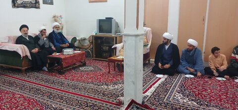 تصاویر/ دیدار اعضای کمیته شهدای روحانیت با خانواده شهدای روحانی منطقه کاشان