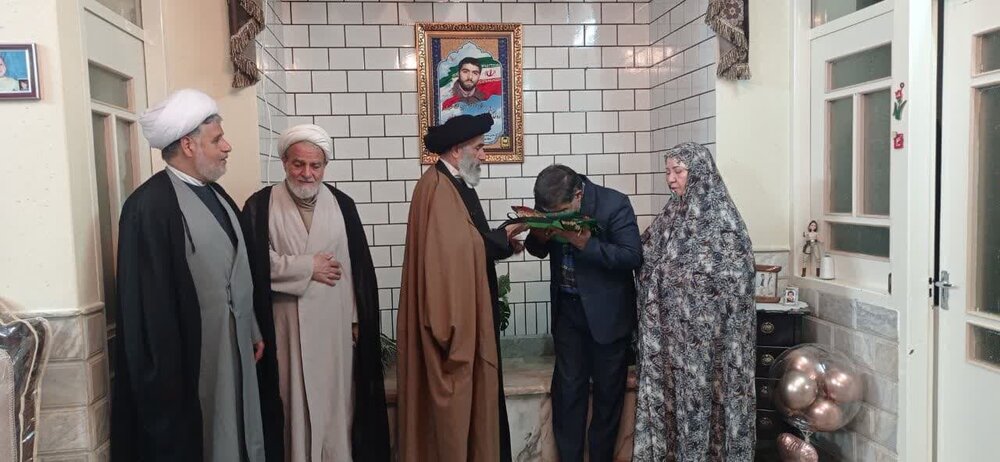 دیدار اعضای کمیته شهدای روحانیت با خانواده روحانی شهید کاظمی لتحری