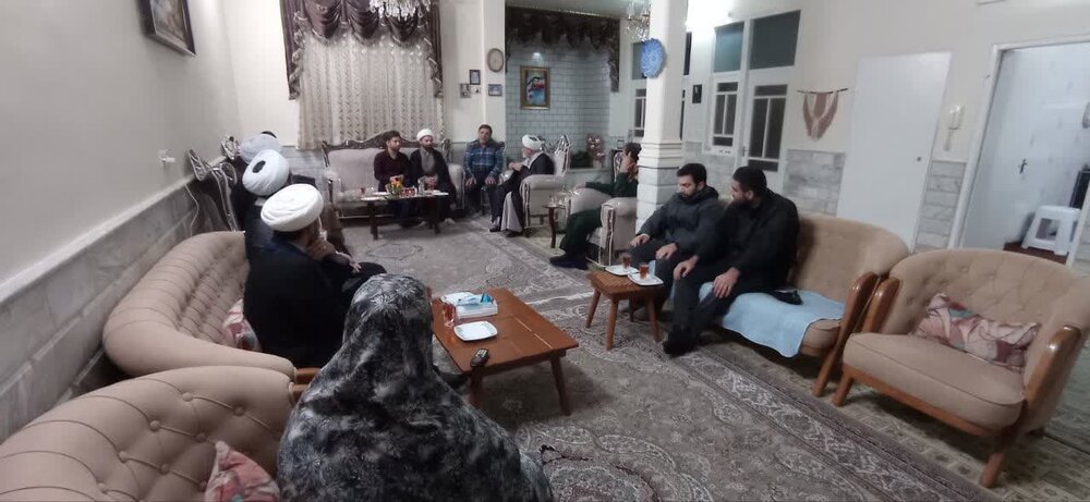 دیدار اعضای کمیته شهدای روحانیت با خانواده روحانی شهید کاظمی لتحری