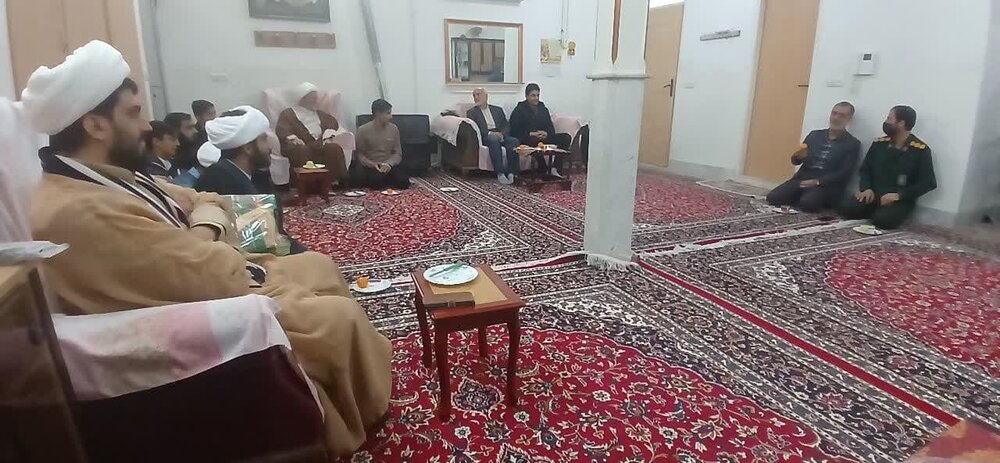 دیدار اعضای کمیته شهدای روحانیت کاشان با خانواده یک شهید روحانی