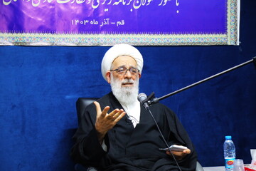 اگر دشمن فاصله ای در حرکت روحانیت ایجاد کند، می تواند مردم را از انقلاب جدا کند