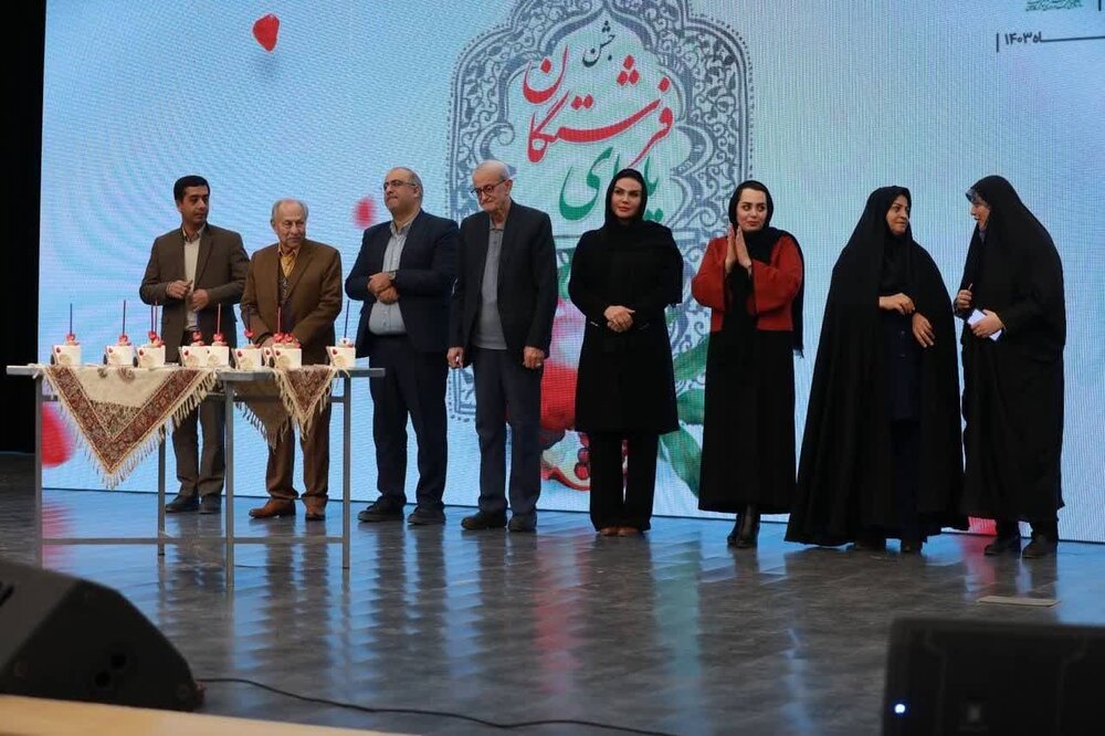 شادی به ایتام در جشن یلدای فرشتگان هدیه شد + عکس