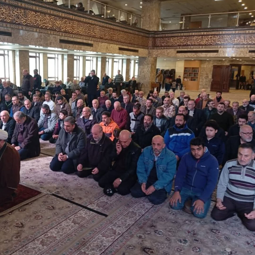 معتمد آية الله اليعقوبي في دمشق أقام صلاة الجمعة المباركة