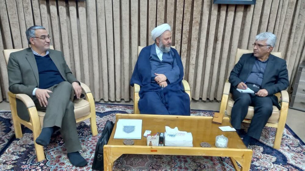 برگزاری جلسه مشترک امام جمعه آران و بیدگل با مدیران و مسئولان در راستای رفع مشکلات مردم