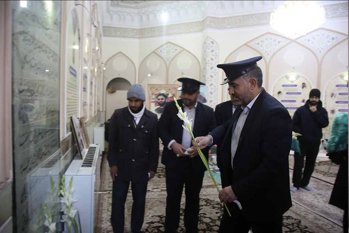 غبارروبی مزار شهید آیتالله مفتح توسط خادمان حرم حضرت معصومه(س) + تصاویر