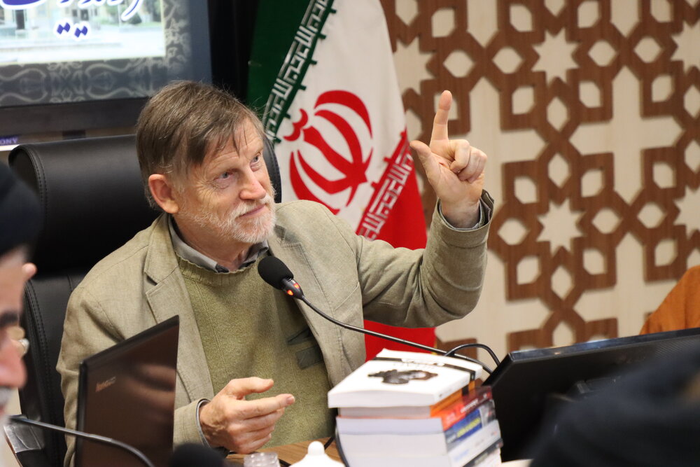 पश्चिमी और इस्राईली मीडिया की झूठी ख़बरों के ख़िलाफ़ संयुक्त मोर्चा बनाना चाहिए / आतंकवादी अमेरिका के उपकरण हैः मिशेल कुलन