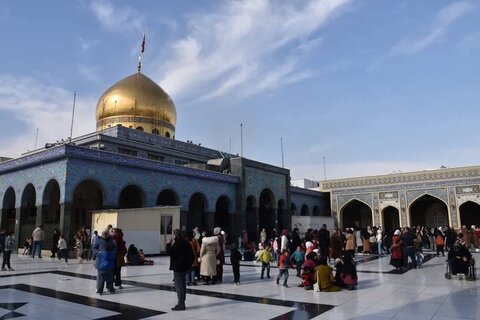 لقطات من إقامة صلاة الجمعة اليوم في مقام السيدة زينب (ع)