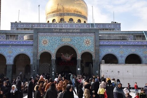 لقطات من إقامة صلاة الجمعة اليوم في مقام السيدة زينب (ع)