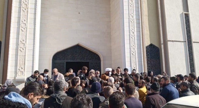 مكتب المرجع السيستاني يباشر بتوزيع المساعدات للنازحين السوريين في لبنان + صور