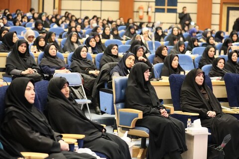 تصاویر / نشست استاندار همدان با بیش‌از ۵۰۰ نفر از بانوان استان