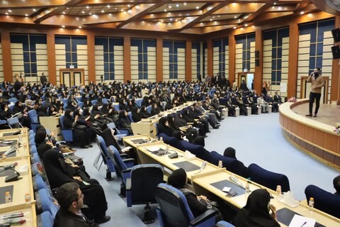 تصاویر / نشست استاندار همدان با بیش‌از ۵۰۰ نفر از بانوان استان