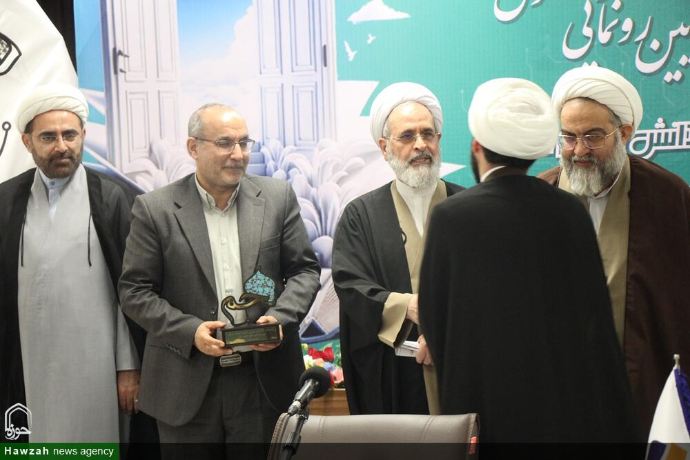 इस्लामी विचारधारा पर आधारित एक आर्टीफ़िशीयल इंटैलीजेंस प्रबंधन प्रणाली निकाली और विकसित की जानी चाहिए