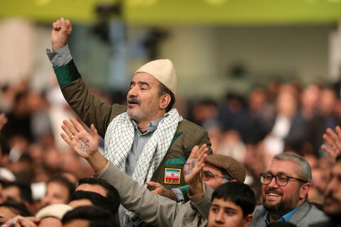 تصاویر/ دیدار هزاران نفر از مداحان و شاعران اهل‌بیت‌ علیهم‌‌السلام با رهبر معظم انقلاب