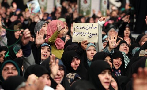 تصاویر/ دیدار هزاران نفر از مداحان و شاعران اهل‌بیت‌ علیهم‌‌السلام با رهبر معظم انقلاب