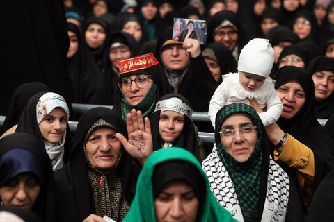 تصاویر/ دیدار هزاران نفر از مداحان و شاعران اهل‌بیت‌ علیهم‌‌السلام با رهبر معظم انقلاب