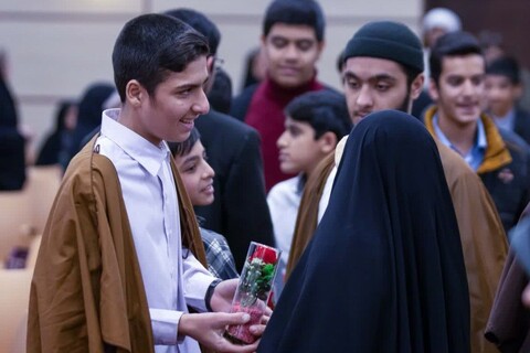 گرامیداشت مقام مادر با حضور مادران طلاب مدرسه علمیه مدینة‌ العلم کاظمیه یزد