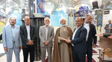 تصاویر/ تجلیل از اعضای ستاد نمازجمعه برازجان