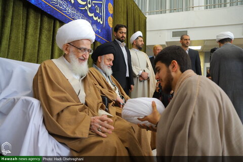 Photos/Cérémonie du turban à l'occasion de l'anniversaire de la naissance de Hazrat Zahra (PSL)