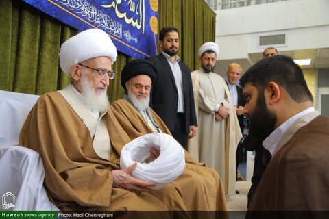 Photos/Cérémonie du turban à l'occasion de l'anniversaire de la naissance de Hazrat Zahra (PSL)