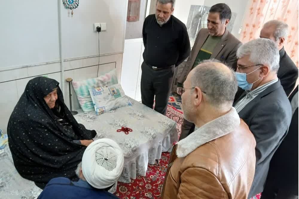 دیدار امام جمعه آران و بیدگل با خانواده شهیدان اربابی و قاسمپور