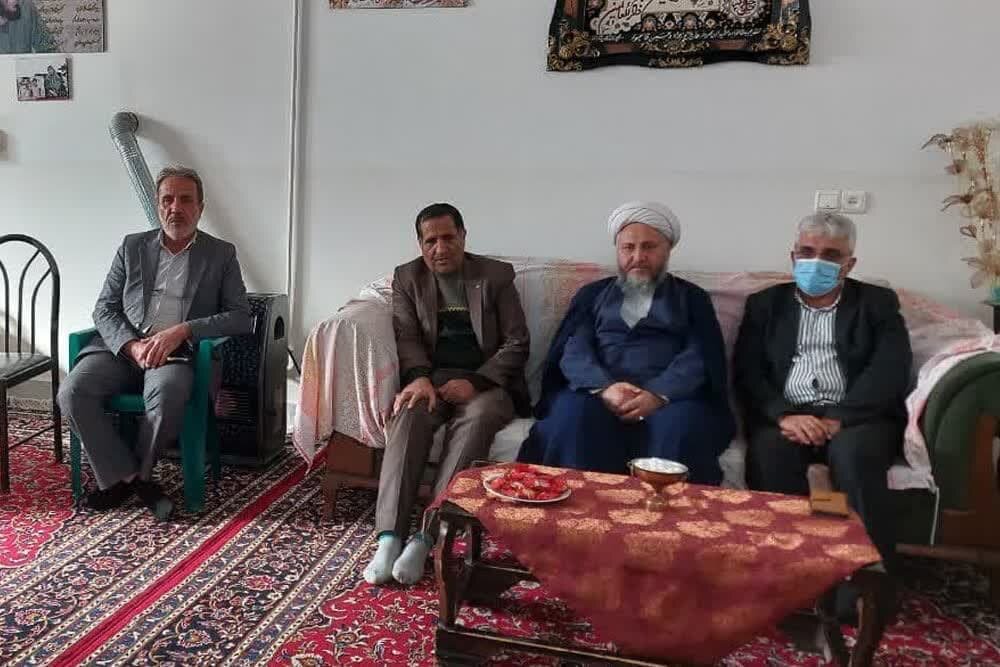 دیدار امام جمعه آران و بیدگل با خانواده شهیدان اربابی و قاسمپور