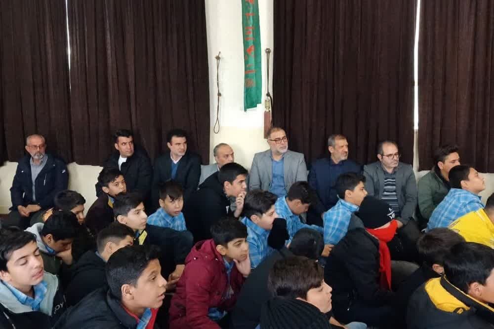 زنگ حماسه و ایثار در مدرسه شهید روحی شهر نوشآباد نواخته شد