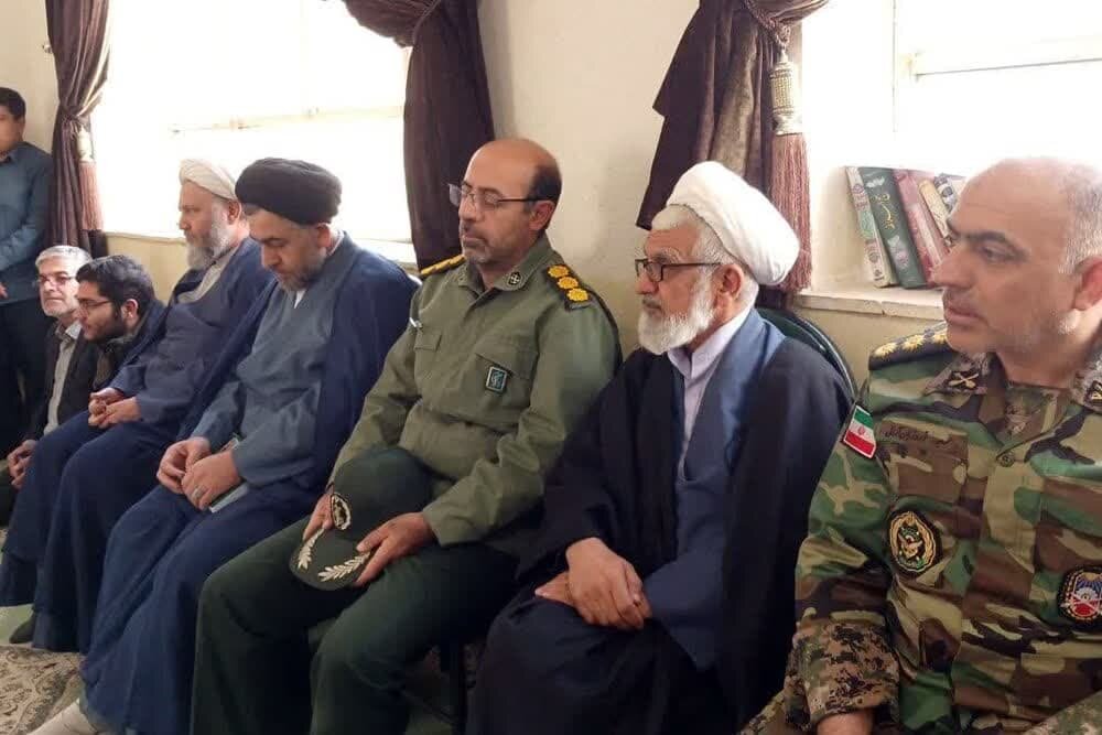 زنگ حماسه و ایثار در مدرسه شهید روحی شهر نوشآباد نواخته شد