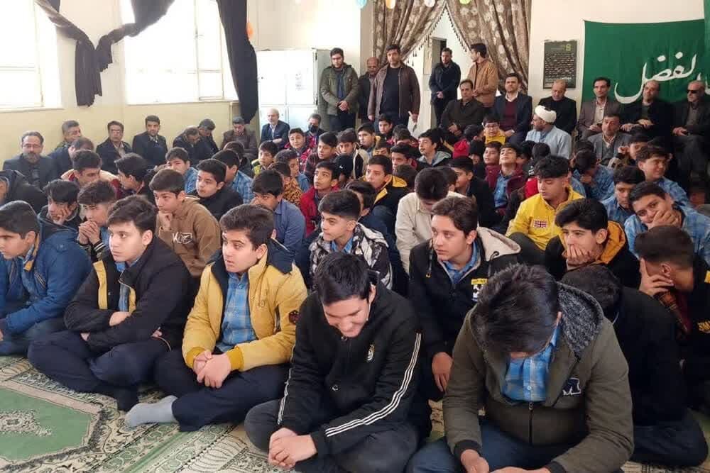 زنگ حماسه و ایثار در مدرسه شهید روحی شهر نوشآباد نواخته شد