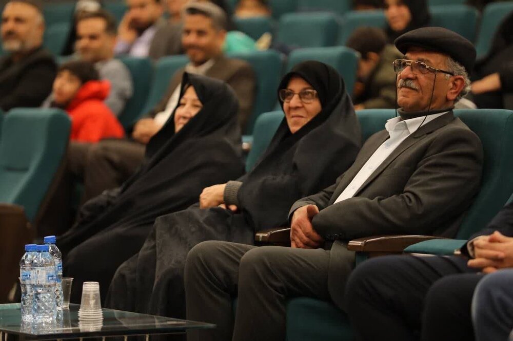 خانوادههای کارکنان ارتش، مهمان ویژه برنامه «برای مـادرم» شدند