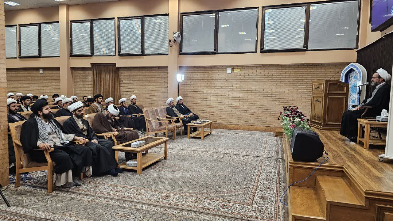 تبلیغ جهادی یعنی حضور در میدانهایی که دشمن روی آنها سرمایهگذاری کرده است / تدوین طرح تحول تبلیغ در حوزههای علمیه