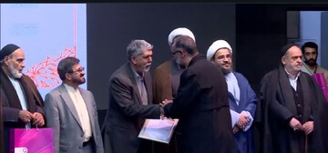 محمود شریفی (کمیل کاشانی) مداح آیینی کاشانی تجلیل شد