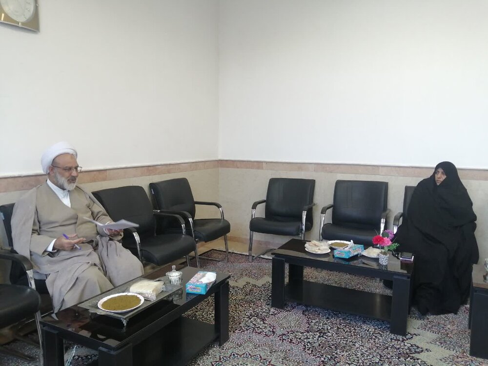 تواضع سبب رشد انسان میشود