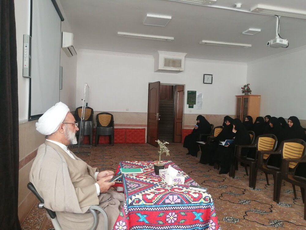 تواضع سبب رشد انسان میشود