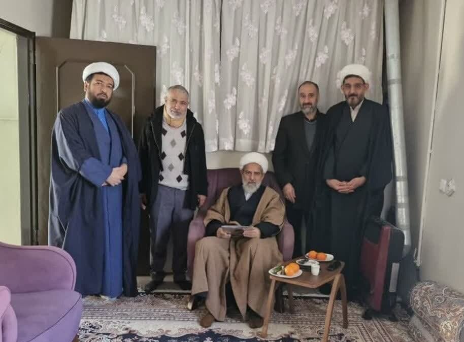 دیدار مجمع ایثارگران حوزه علمیه اصفهان از روحانی جانباز ۷۰ درصد