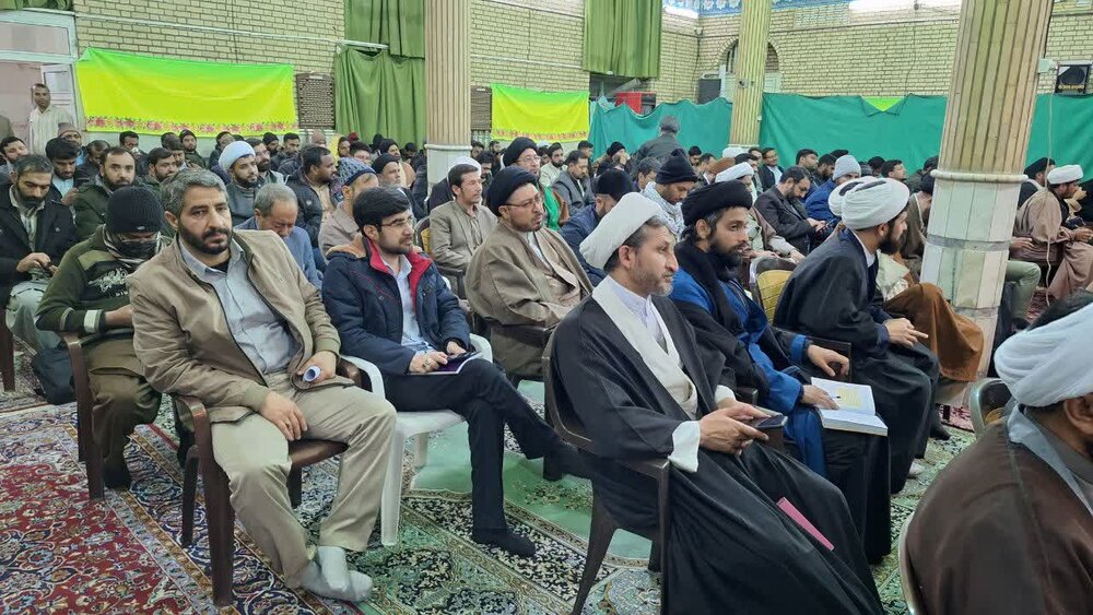 छात्रो को मीडिया और साइबरस्पेस में अपने कौशल को विकसित करना चाहिए